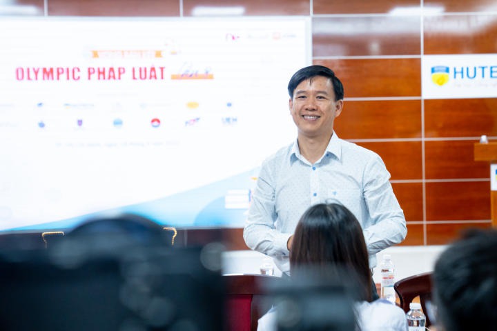 Sinh viên Khoa Luật HUTECH xuất sắc đạt ngôi vị Quán quân cuộc thi Olympic Pháp luật lần thứ 8 11