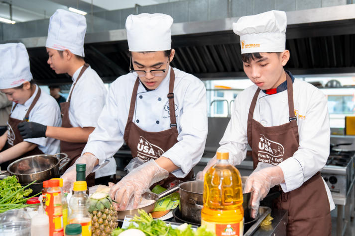 [Video] HUTECH Students Showcase Culinary Talent in the “Taste of Chicken” Grand Finale 64