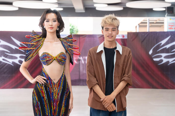 [Video] Hơn 60 trang phục sự kiện thắp sáng cá tính thiết kế trẻ 32