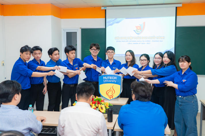 Đoàn Khoa Tài chính - Thương mại kiện toàn nhân sự chủ chốt nhiệm kỳ 2024-2027 46