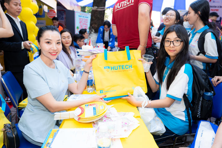 Tư vấn mùa thi 2026 tại Đồng Nai: HUTECH “all-in” bí kíp chọn ngành và chính sách học phí, học bổng cho teen 2k8 132