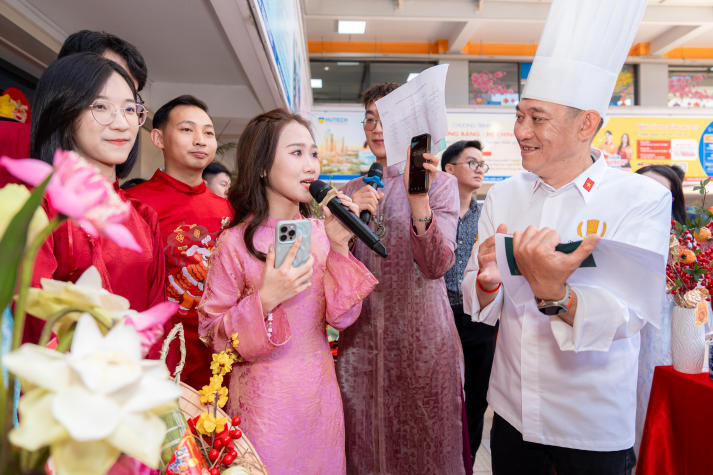 [Video] Sắc xuân HUTECH 2026: Gìn giữ sắc xuân truyền thống, lan tỏa tinh thần gắn kết 86