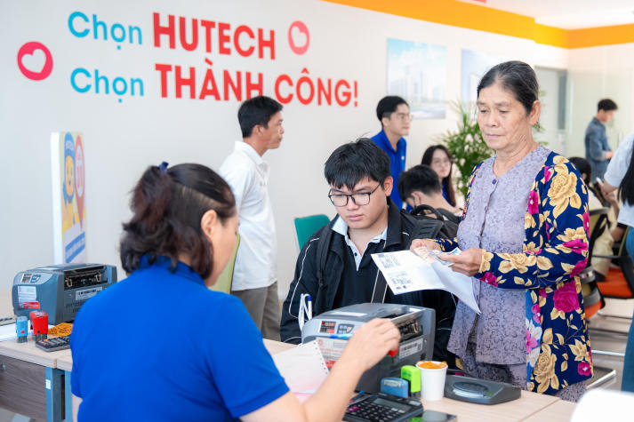 Ấn tượng HUTECH ngày nhập học: Chuyên nghiệp, chu đáo và tận tâm 52