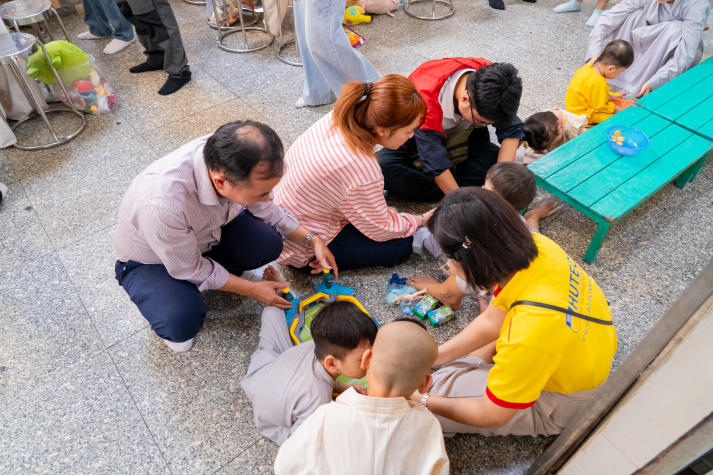 “Cho đi là còn mãi” - Hành trình sẻ chia yêu thương của cộng đồng Cựu sinh viên và Doanh nhân HUTECH 87