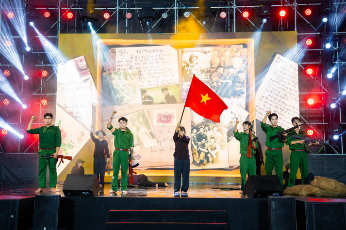 Sinh viên HUTECH thắp sáng niềm tự hào Việt qua chuỗi đồ án nghệ thuật hoành tráng 163