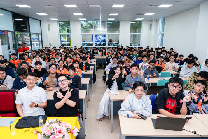 Sinh viên Công nghệ thông tin “bắt sóng” AI: Làm việc nhóm thông minh thời 4.0 121