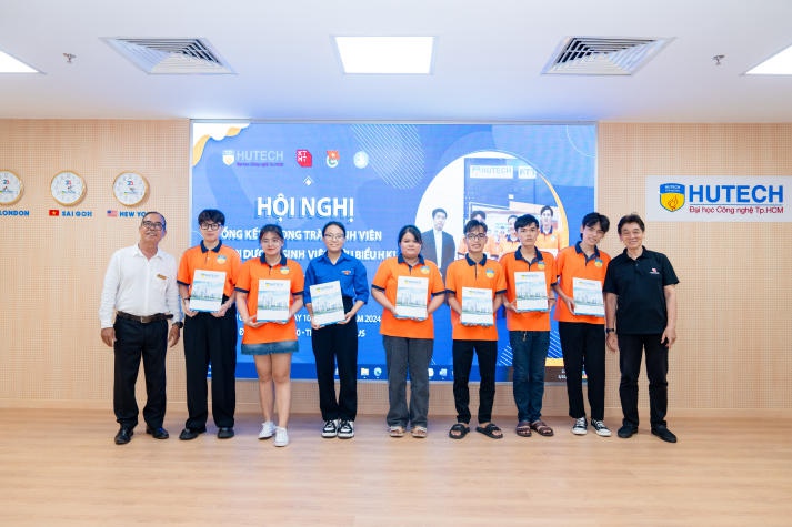 Nhiều sinh viên Khoa Kiến trúc - Mỹ thuật HUTECH được vinh danh 54