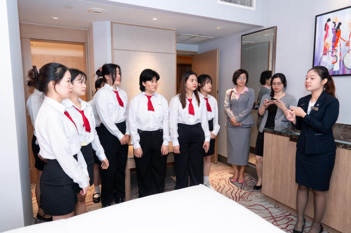 Sinh viên Quản trị khách sạn nâng tầm kỹ năng nghề tại Sheraton Saigon Hotel 56