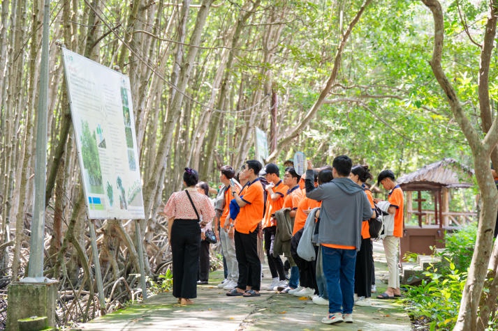 Sinh viên Quản lý tài nguyên và môi trường tìm hiểu đa dạng sinh học tại Rừng ngập mặn Cần Giờ 42