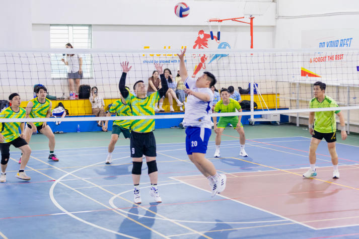 [Hội thao CB-GV-NV 2026] Tuyển sinh - Truyền thông - Marketing bảo vệ ngôi vương Bóng chuyền nam 22