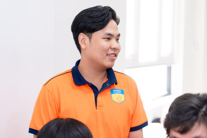 Sinh viên ngành Quản lý tài nguyên và môi trường trải nghiệm thực tế mô hình kiến trúc - xây dựng - môi trường tại BCONS 66