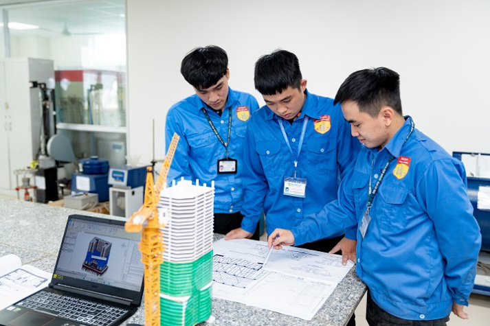 [Hướng nghiệp 2026] Học Kỹ thuật xây dựng chỉ có “đi công trình và phơi nắng”? 20