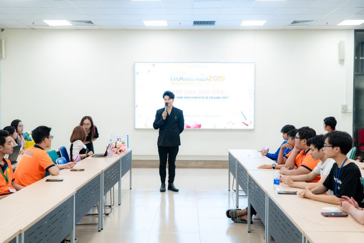 Sinh viên Công nghệ thông tin khai phá kỹ năng giao tiếp cùng MC Vũ Mạnh Cường 39