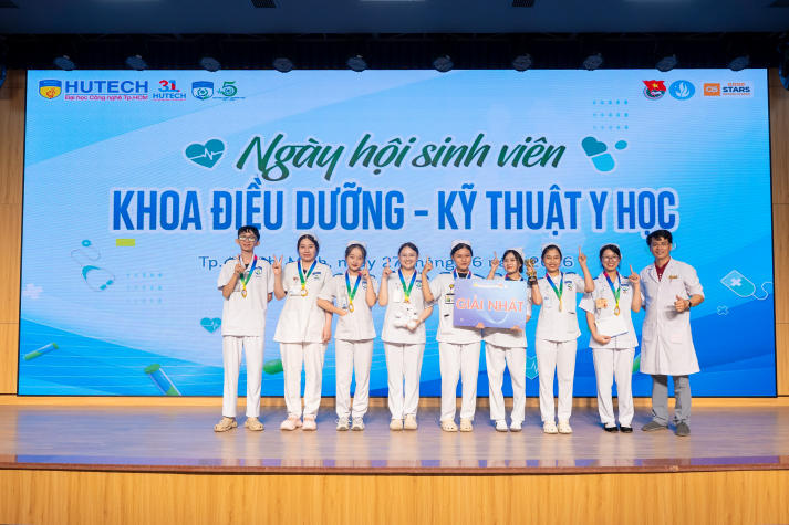 “Chạy trạm” cấp cứu, sinh viên Khoa Điều dưỡng - Kỹ thuật y học luyện bản lĩnh xử trí tình huống y khoa 121