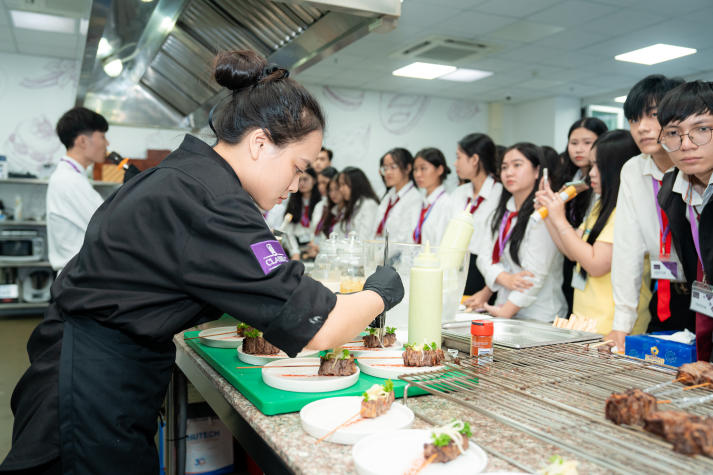 HUTECH-ers “mở rộng vị giác” cùng các đầu bếp đẳng cấp MasterChef tại Classic Fine Foods Việt Nam 69