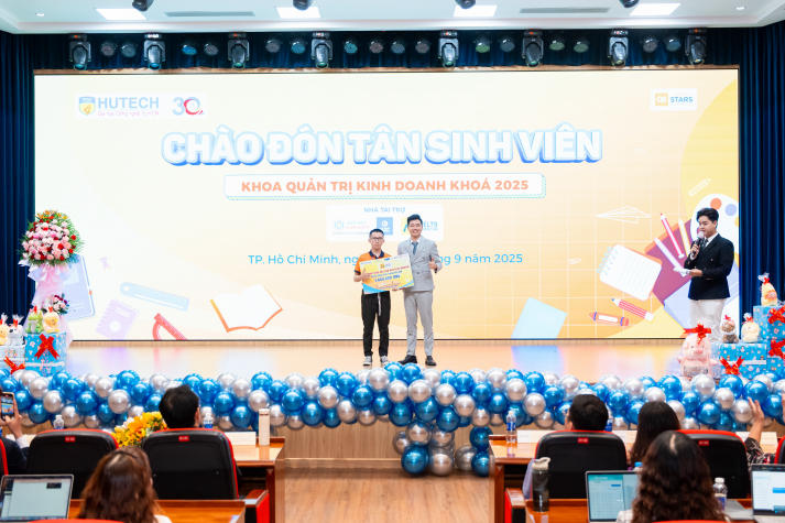Khoa Quản trị kinh doanh chào đón tân sinh viên khoá 2025: Sẵn sàng hội nhập, vững bước tương lai 138