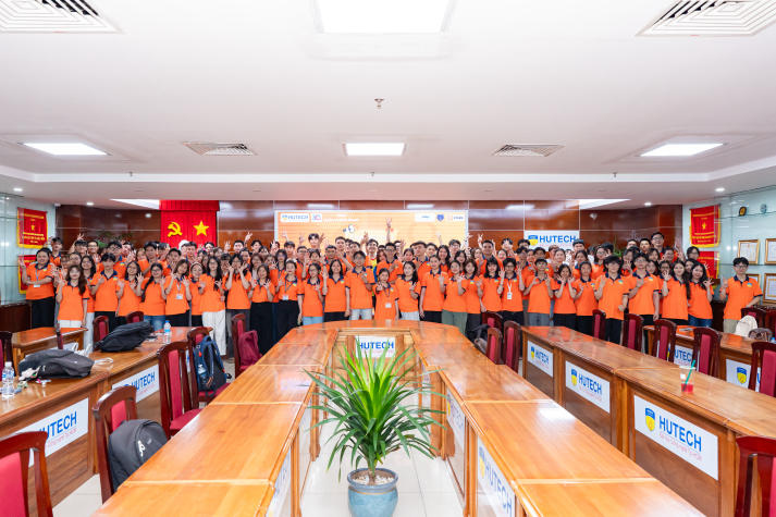 Top 12 đội thi chính thức bước vào vòng Tăng tốc cuộc thi “HUTECH HRM Challenge” 2025 10