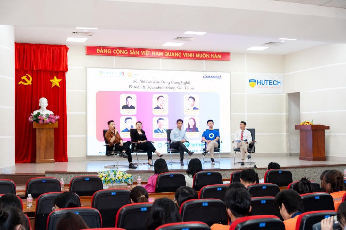 Seminar on Fintech & Blockchain Technology at HUTECH 71