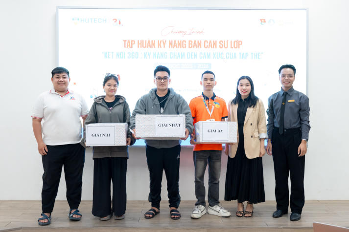 Ban cán sự lớp HUTECH học kỹ năng kết nối tập thể bằng lắng nghe và thấu cảm 98