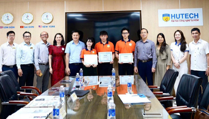 Dung dịch bảo quản nông sản từ vỏ thanh long đưa sinh viên HUTECH giành Giải thưởng Tài năng Lương Văn Can 36