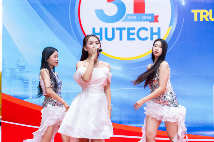 [Ảnh] Sân khấu tuổi trẻ rực sáng tại Liên hoan CLB - Đội - Nhóm “Tự hào sinh viên HUTECH” 47