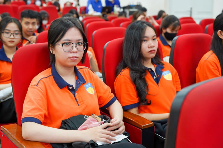 Khoa Tài chính - Thương mại tuyên dương 624 sinh viên tiêu biểu HKI năm học 2022 - 2023 54