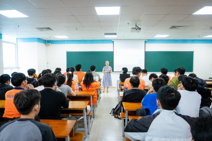 Nâng cao kiến thức về khởi nghiệp và đổi mới sáng tạo cùng sinh viên VJIT tại chuỗi seminar HUTECH Innovatalk 2024 118