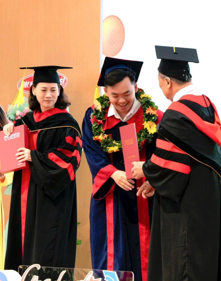 Dung dịch bảo quản nông sản từ vỏ thanh long đưa sinh viên HUTECH giành Giải thưởng Tài năng Lương Văn Can 52