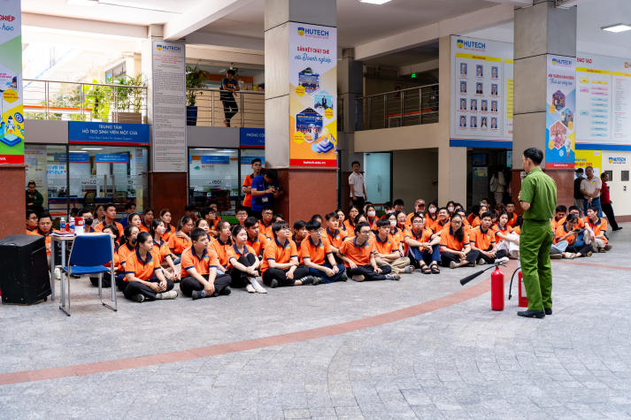 [Video] HUTECH tổ chức diễn tập PCCC & CNCH: Nâng cao năng lực ứng phó, bảo đảm an toàn học đường 21