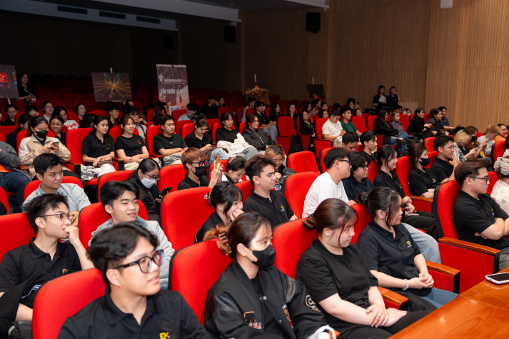“Sân khấu là nhà” - Trạm sạc cảm hứng cho sinh viên ngành Quản trị sự kiện 50