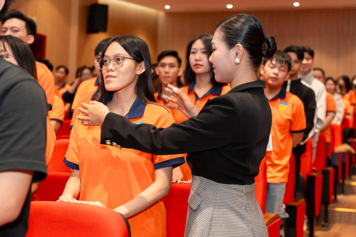 Hoàn thiện hình ảnh cá nhân, sinh viên HUTECH tự tin tỏa sáng với phong thái chuyên nghiệp 63