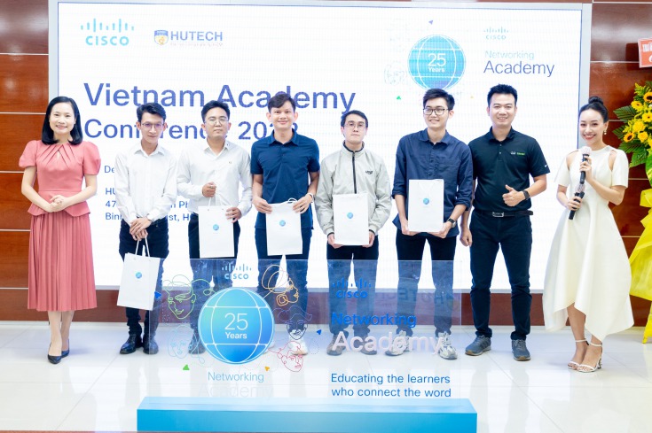 Khoa Công nghệ thông tin HUTECH tổ chức Hội nghị thường niên chương trình Học viện mạng Cisco Vietnam Academy Conference 2022 65