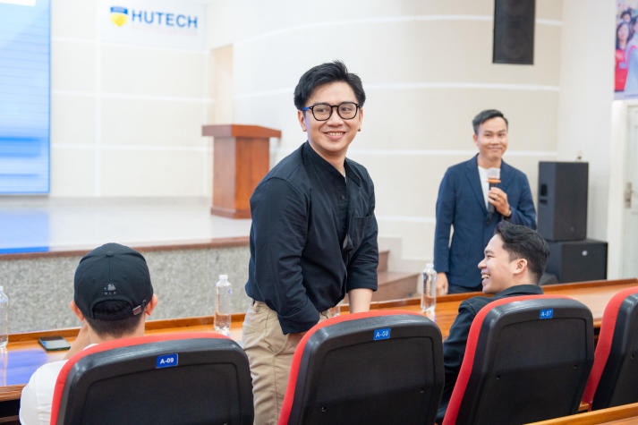 Sinh viên Khoa Khoa học Xã hội và Quan hệ Công chúng lần giở “bí mật” tạo nên TVC bạc tỷ 29