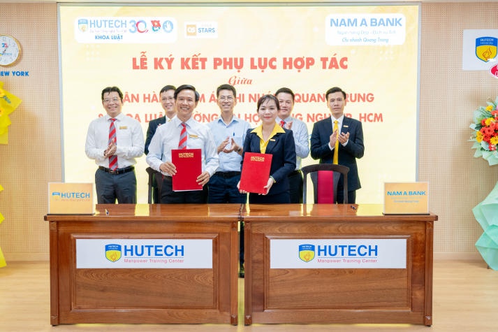 Doanh nghiệp mang đến nhiều cơ hội phát triển trong tương lai cho sinh viên Khoa Luật tại Lễ khai giảng 46