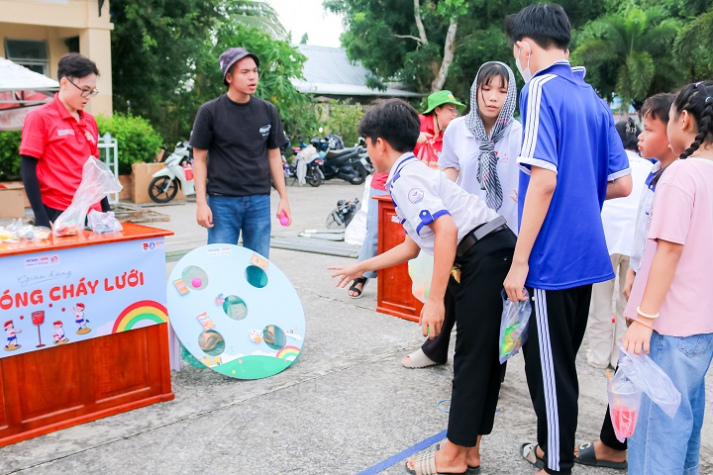 Tiếp bước đến trường 2025: Sinh viên VJIT trao yêu thương, dựng hành trang 16