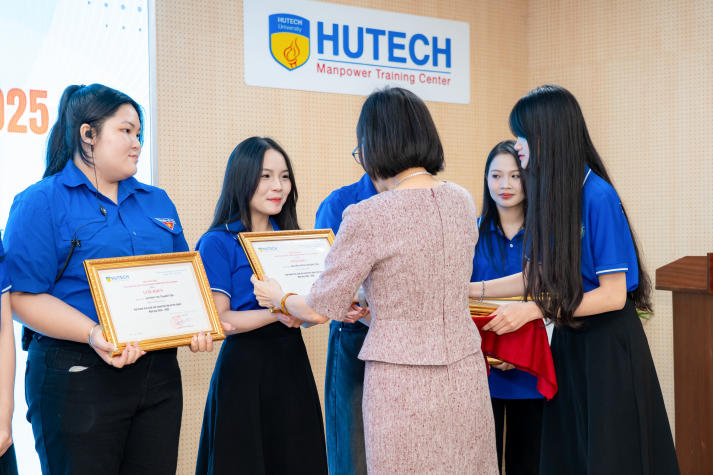 Sinh viên 5 tốt cấp Trung ương lan tỏa kinh nghiệm chinh phục danh hiệu đến sinh viên Khoa Thú y 83