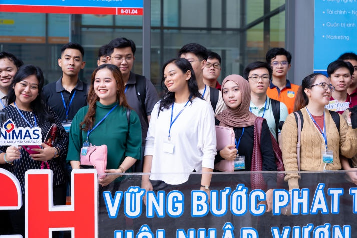 Khai mạc "Vietnam Study Tour Program 2024", sinh viên HUTECH có cơ hội giao lưu quốc tế cùng giảng viên và sinh viên UNIMAS 113