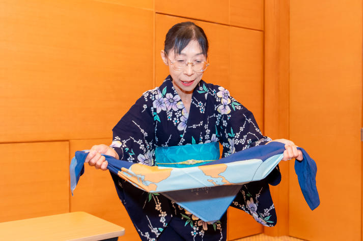 Khoa Nhật Bản học phối hợp cùng Tổng Lãnh sự quán Nhật Bản lan tỏa văn hóa Furoshiki đến sinh viên 49