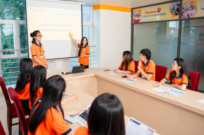 HUTECH earns 5-star rating for teaching quality from QS Rankings 95