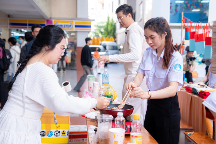 “Trung thu Hội nhập - Sắc màu đa văn hóa” tại HUTECH: Gắn kết sinh viên, lan tỏa giá trị văn hóa 80