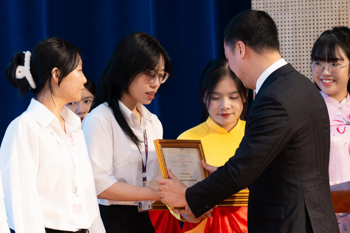 HUTECH tổng kết và khen thưởng Ban cán sự lớp năm học 2023-2024 20