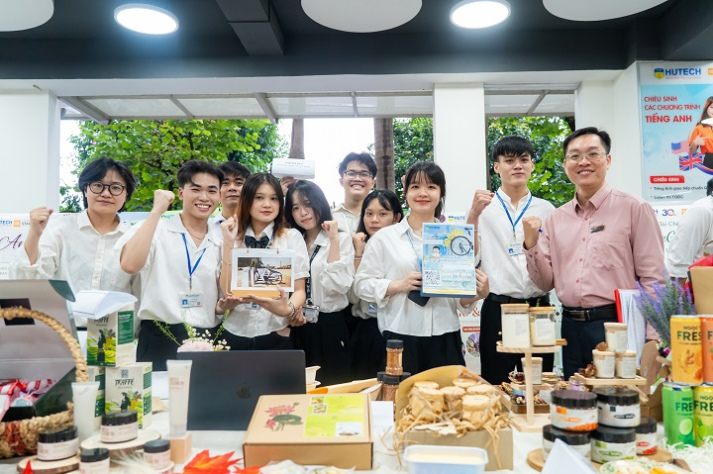 Giá trị khác biệt từ 5 trụ cột đào tạo của HUTECH 96