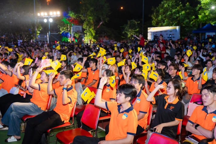 [Video] Đêm Gala Chào đón tân sinh viên HUTECH: Khi ngọn lửa đam mê được truyền từ những người dám ước mơ 126