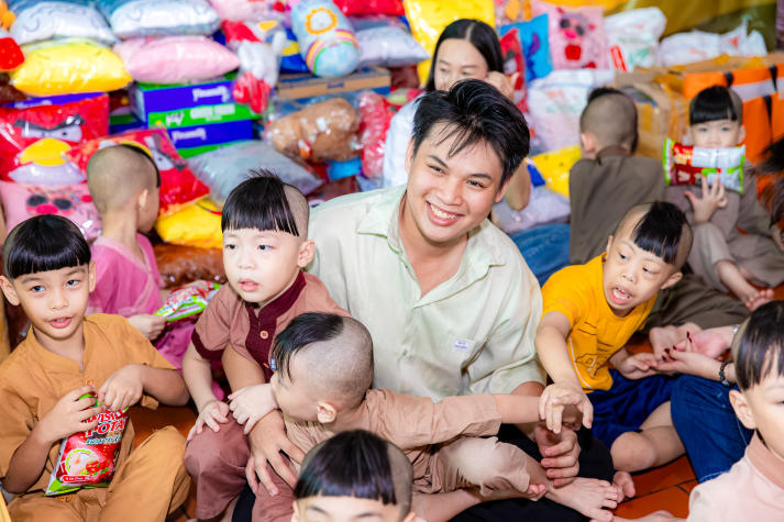 Doanh nhân, cựu sinh viên HUTECH trao yêu thương đến 55 em nhỏ tại Mái ấm An Lạc 71