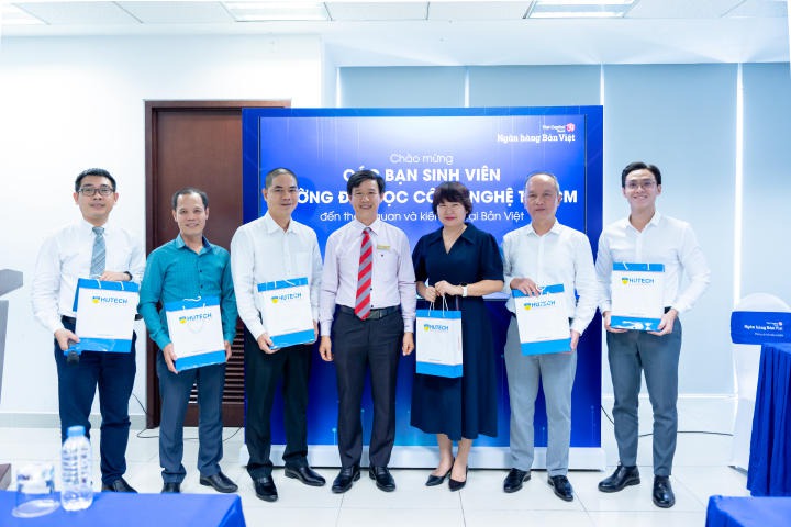 [Video] Sinh viên Khoa Luật HUTECH gặp gỡ chuyên gia, tìm hiểu cơ hội nghề nghiệp tại Ngân hàng Bản Việt 33