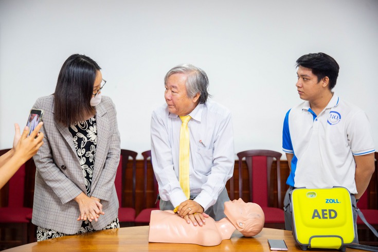 Cán bộ - Giảng viên - Nhân viên HUTECH tham gia Tập huấn kỹ năng cấp cứu hồi sức tim phổi cùng các bác sĩ bệnh viện Chợ Rẫy 118