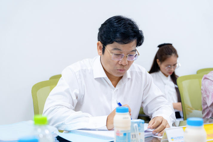 Bức tranh đa chiều về các vấn đề pháp lý tại buổi bảo vệ luận văn/đề án Thạc sĩ ngành Luật kinh tế 4