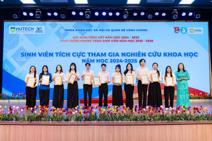 Từ dấu ấn năm học cũ đến khát vọng mới của sinh viên Khoa Khoa học Xã hội và Quan hệ Công chúng 69