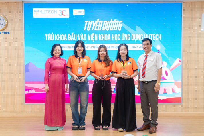 Tân binh Viện Khoa học Ứng dụng học hỏi từ đàn anh, sẵn sàng chinh phục giảng đường đại học 90