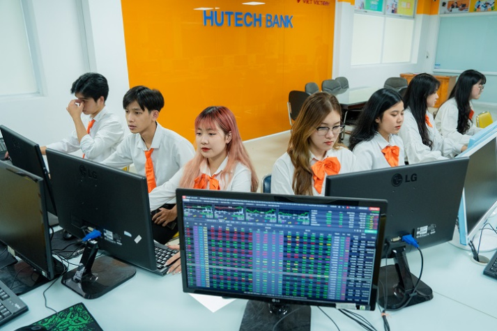 [HUTECH tôi yêu] HUTECH - Tiếp bước những thành công 26